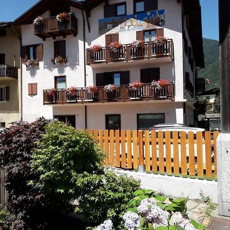 Casa Salvaterra Affittacamere Pinzolo Exterior photo